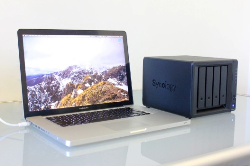 Laptop met NAS server Laptop met NAS server